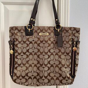 Coach Gallery Tote in Signature Canvas